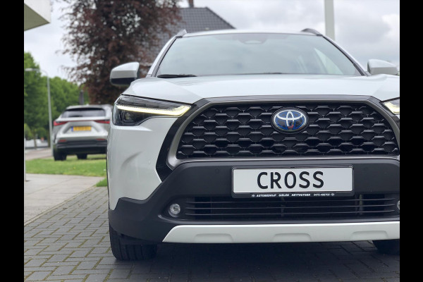 Toyota Corolla Cross 2.0 Hybrid First Edition | Parelmoer wit, Navigatie, Dodehoekherkenning, Parkeersensoren, Stoel + Stuurverwarming