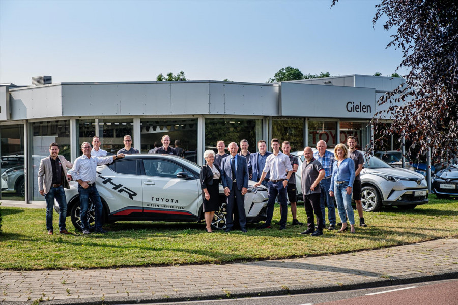 Toyota Corolla Cross 2.0 Hybrid First Edition | Parelmoer wit, Navigatie, Dodehoekherkenning, Parkeersensoren, Stoel + Stuurverwarming