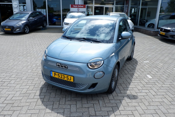 Fiat 500 E Icon 42 kWh / 118pk Navi GLACIER BLUE Rijklaar!