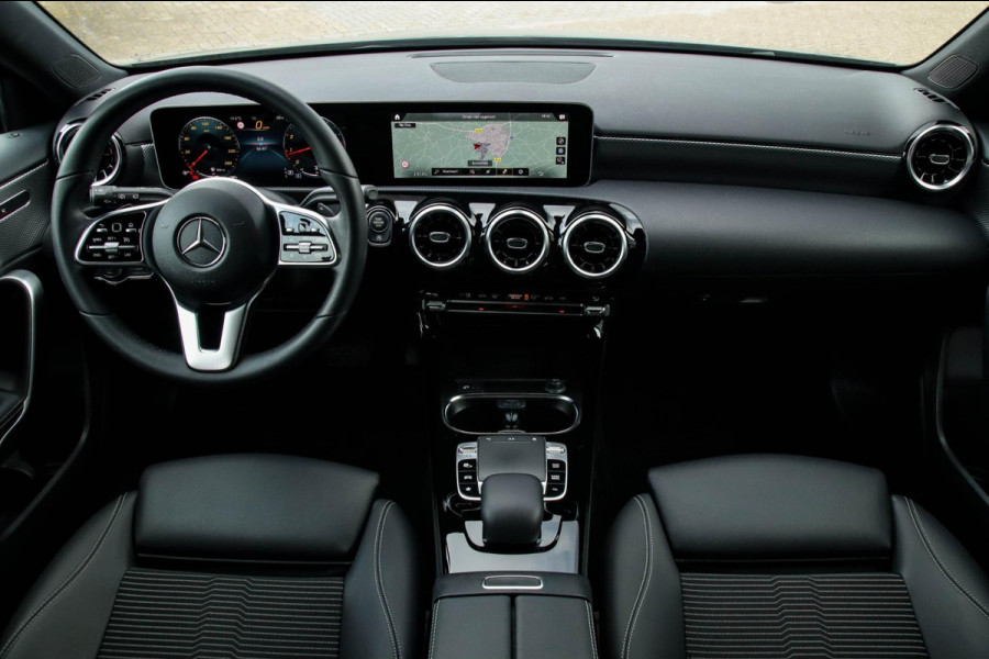 Mercedes-Benz A-Klasse 200 Launch Sport Edition AMG 7G Automaat 163pk Dealer|Widescreen|LED|Leder|NAVI|Lane|Carbon|18inch|Trekhaak