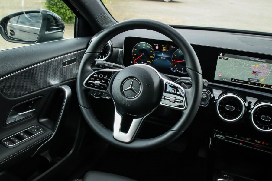 Mercedes-Benz A-Klasse 200 Launch Sport Edition AMG 7G Automaat 163pk Dealer|Widescreen|LED|Leder|NAVI|Lane|Carbon|18inch|Trekhaak