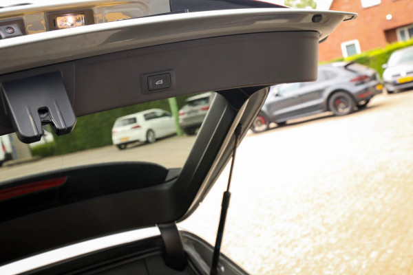 Audi A4 Avant 40 2.0TFSI S line Black Edition Facelift 190pk S-Tronic 1e|Panoramadak|Virtual Cockpit|Leder|LED Matrix|Camera|Black