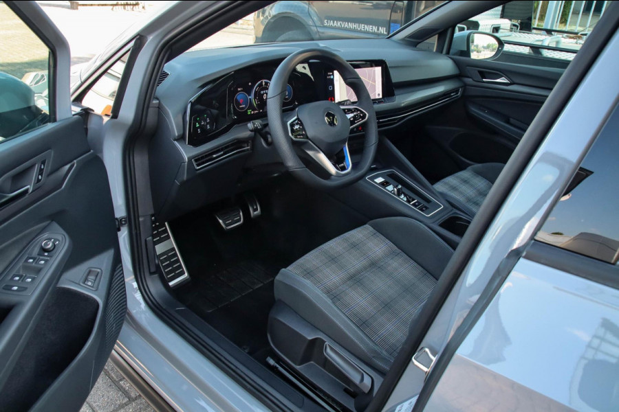 Volkswagen Golf 1.4 TSI PHEV GTE 245pk DSG 1e Eig|DLR|Panoramadak|Virtual Cockpit|IQ Light LED|Kuipstoelen|NAVI|CarPlay|ACC|18inch