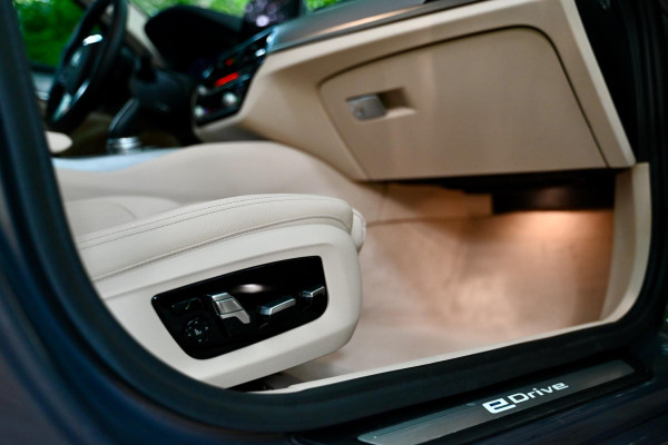 BMW 5 Serie 530e High Executive - ACC - 360 Camera - Schuifdak - Stoelventilatie - Comfortstoelen - Stuurverwarming -