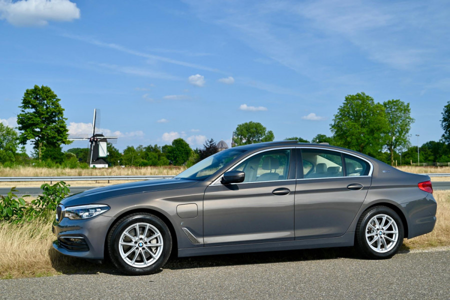 BMW 5 Serie 530e High Executive - ACC - 360 Camera - Schuifdak - Stoelventilatie - Comfortstoelen - Stuurverwarming -