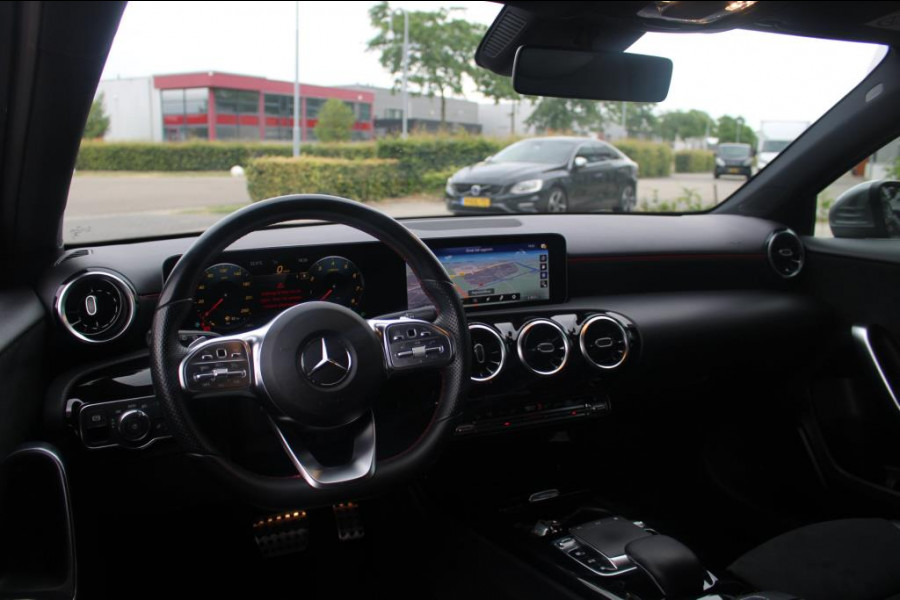 Mercedes-Benz A-Klasse 200 Launch Edition AMG-Pakket Wide Screen Camera NAP en Bovag garantie