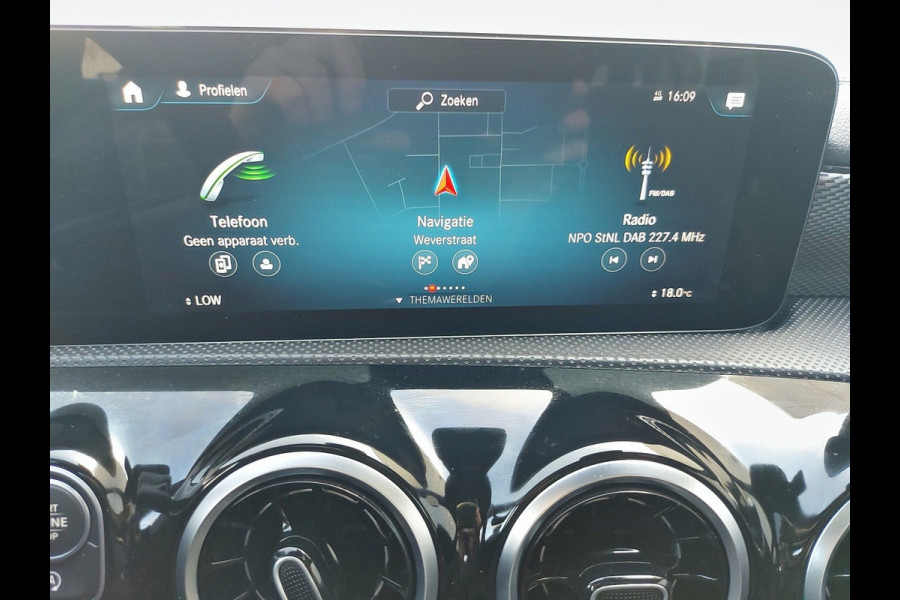 Mercedes-Benz CLA-Klasse Shooting Brake Automaat, 180 Luxury Line Virtueel, Navigatie,panoramadak,airco,cruise,parkeersensoren,stoelverwarming,