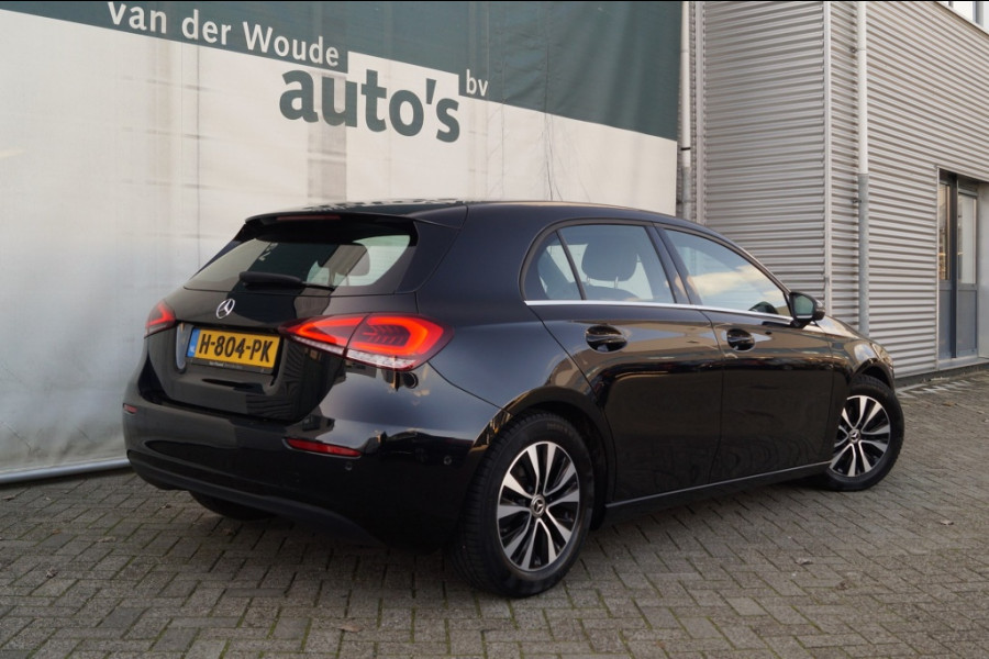 Mercedes-Benz A-Klasse 180d Premium Style -LED-NAVI-ECC-PDC-CAM-