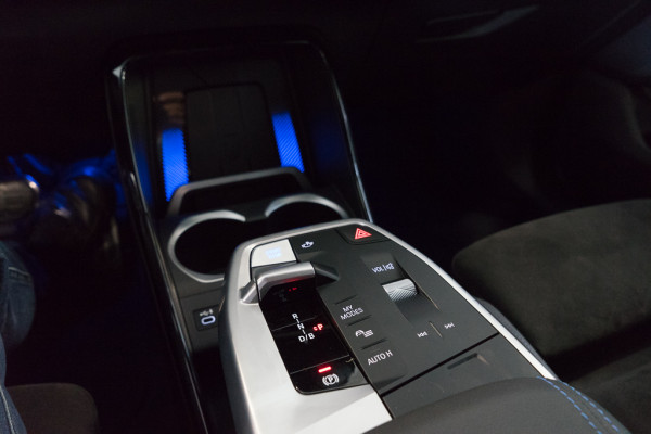 BMW iX1 xDrive30 / M-Sport pakket/ Adaptive Cruise Control/ Virtual Cockpit/ Panoramadak/ 230kW (313PK)