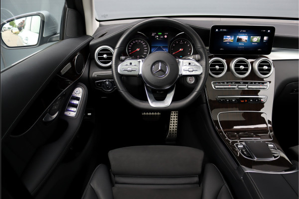 Mercedes-Benz GLC 300e 4-MATIC AMG Line Aut9, Hybride, Panoramadak, Camera, Elek. Trekhaak, Distronic+, Rijassistentiepakket+, Sfeerverlichting. Multibeam LED, Etc,