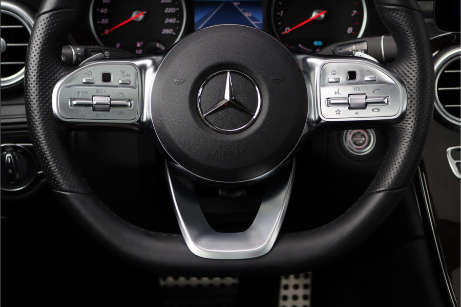 Mercedes-Benz GLC 300e 4-MATIC AMG Line Aut9, Hybride, Panoramadak, Camera, Elek. Trekhaak, Distronic+, Rijassistentiepakket+, Sfeerverlichting. Multibeam LED, Etc,
