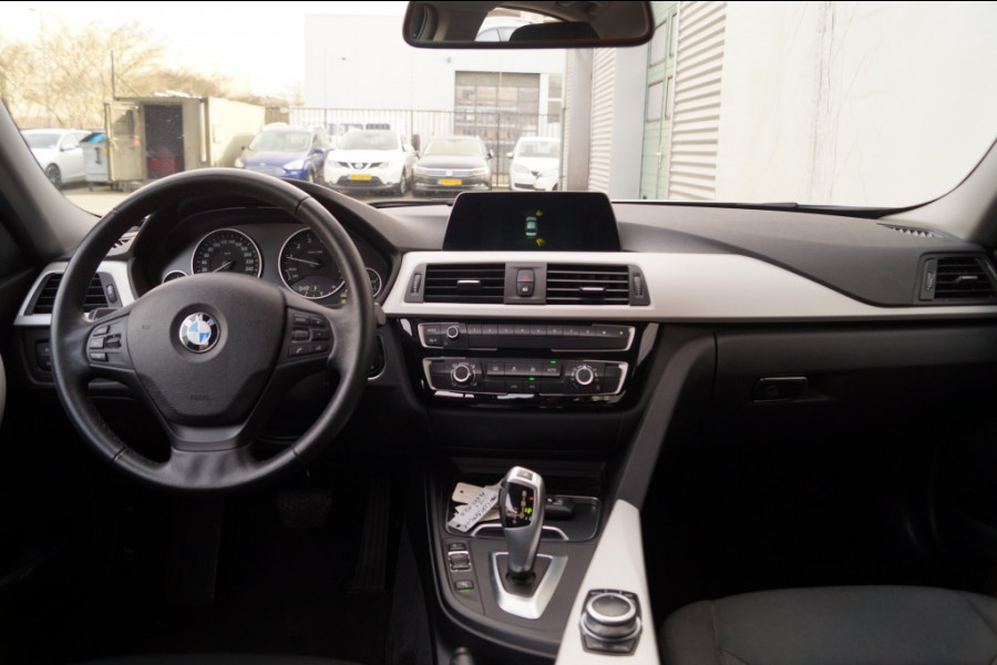 BMW 3 Serie 318i Executive Automaat -LED-NAVI-ECC-PDC-