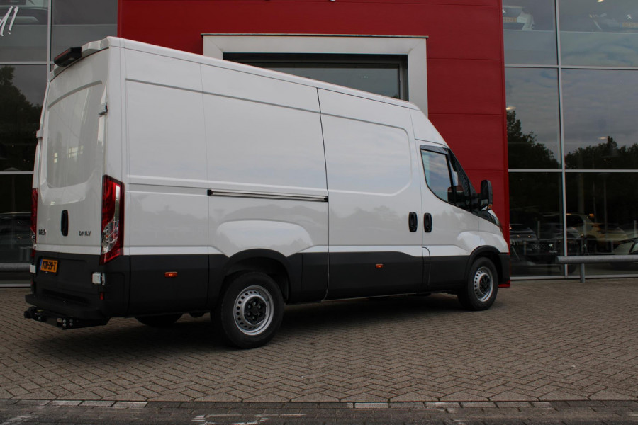 Iveco Daily 35S14V 2.3 138PK 352L H3 | ACHTERUITRIJ CAMERA | CRUISE CONTROL | AIRCO | TREKHAAK | NAVIGATIE | APPLE CARPLAY/ANDROID AUTO | COMFORT STOEL | DAB+ RADIO |