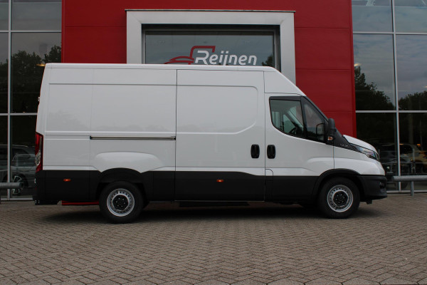 Iveco Daily 35S14V 2.3 138PK 352L H3 | ACHTERUITRIJ CAMERA | CRUISE CONTROL | AIRCO | TREKHAAK | NAVIGATIE | APPLE CARPLAY/ANDROID AUTO | COMFORT STOEL | DAB+ RADIO |