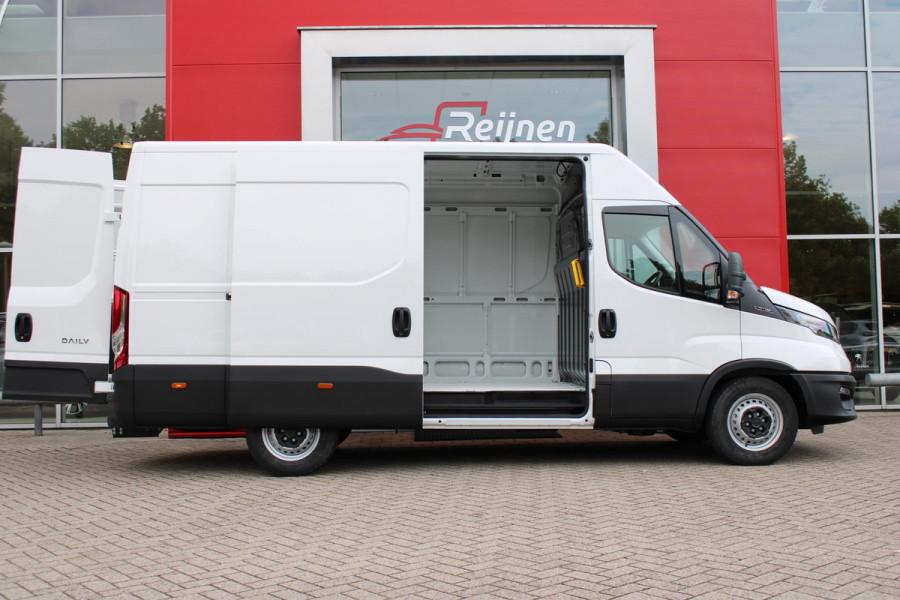 Iveco Daily 35S14V 2.3 138PK 352L H3 | ACHTERUITRIJ CAMERA | CRUISE CONTROL | AIRCO | TREKHAAK | NAVIGATIE | APPLE CARPLAY/ANDROID AUTO | COMFORT STOEL | DAB+ RADIO |