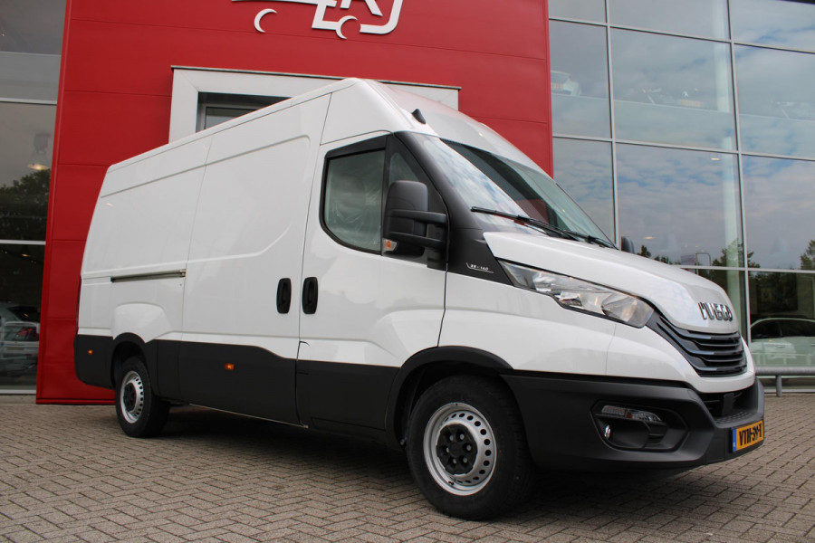 Iveco Daily 35S14V 2.3 138PK 352L H3 | ACHTERUITRIJ CAMERA | CRUISE CONTROL | AIRCO | TREKHAAK | NAVIGATIE | APPLE CARPLAY/ANDROID AUTO | COMFORT STOEL | DAB+ RADIO |