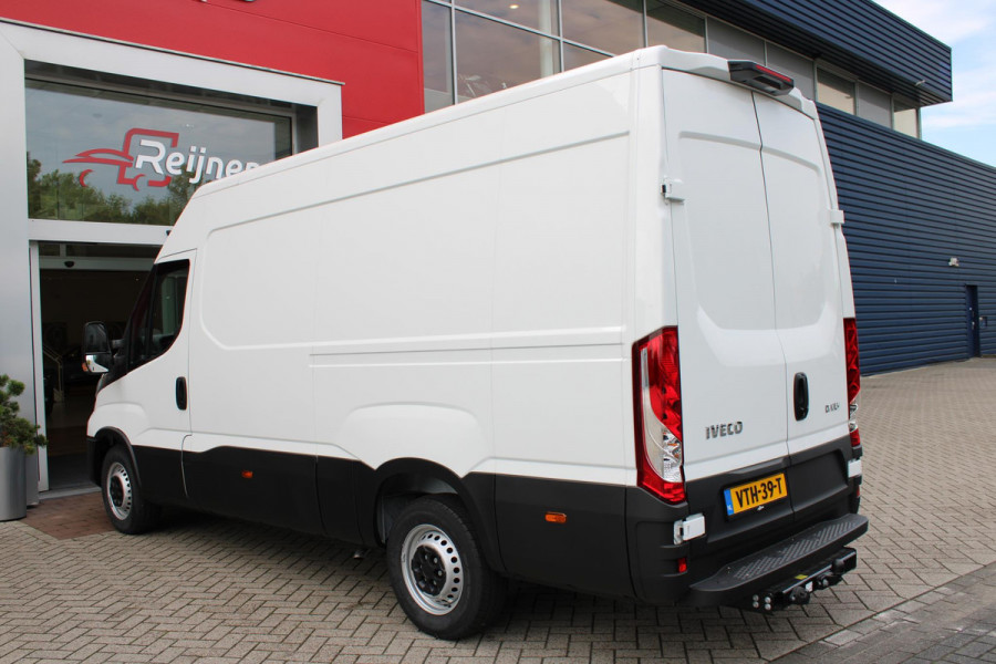 Iveco Daily 35S14V 2.3 138PK 352L H3 | ACHTERUITRIJ CAMERA | CRUISE CONTROL | AIRCO | TREKHAAK | NAVIGATIE | APPLE CARPLAY/ANDROID AUTO | COMFORT STOEL | DAB+ RADIO |