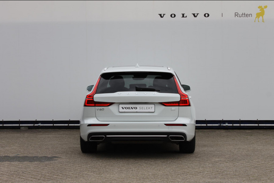 Volvo V60 T6 340PK Automaat Recharge AWD Inscription Cruise Control / Panoramisch schuif-kanteldak / 18" lichtmetalen velgen / Road Sign Information / Apple CArplay