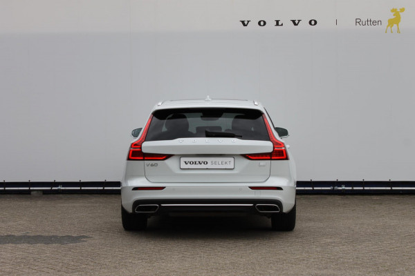 Volvo V60 T6 340PK Automaat Recharge AWD Inscription Cruise Control / Panoramisch schuif-kanteldak / 18" lichtmetalen velgen / Road Sign Information / Apple CArplay