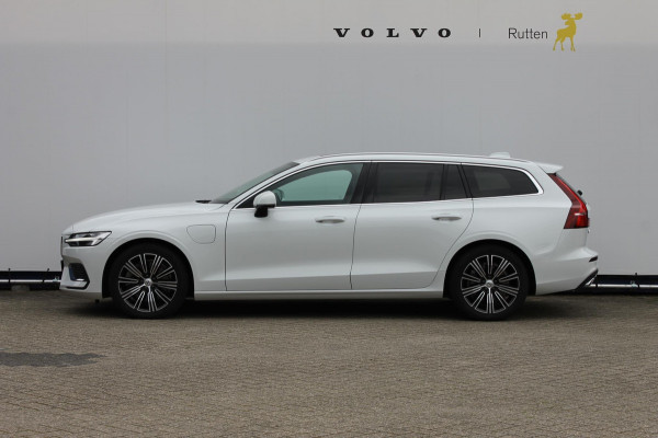 Volvo V60 T6 340PK Automaat Recharge AWD Inscription Cruise Control / Panoramisch schuif-kanteldak / 18" lichtmetalen velgen / Road Sign Information / Apple CArplay