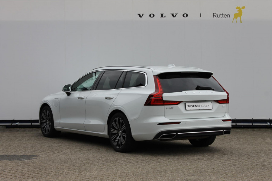 Volvo V60 T6 340PK Automaat Recharge AWD Inscription Cruise Control / Panoramisch schuif-kanteldak / 18" lichtmetalen velgen / Road Sign Information / Apple CArplay