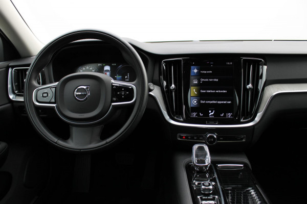 Volvo V60 T6 340PK Automaat Recharge AWD Inscription Cruise Control / Panoramisch schuif-kanteldak / 18" lichtmetalen velgen / Road Sign Information / Apple CArplay