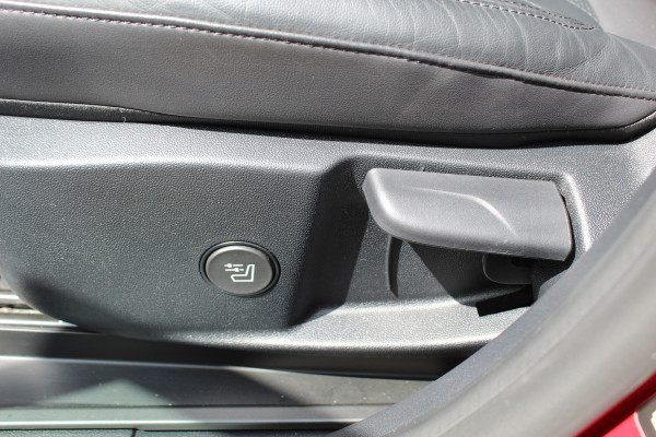 Ford Puma 1.0 155 pk EcoBoost Hybrid ST-Line Vignale Navigatie, Camera, Bluetooth, Leer , Winterpack , Dodehoek detectie Stoelmassage , Zeer Luxe en Sportieve uitvoering , Garantie t/m 04-2025