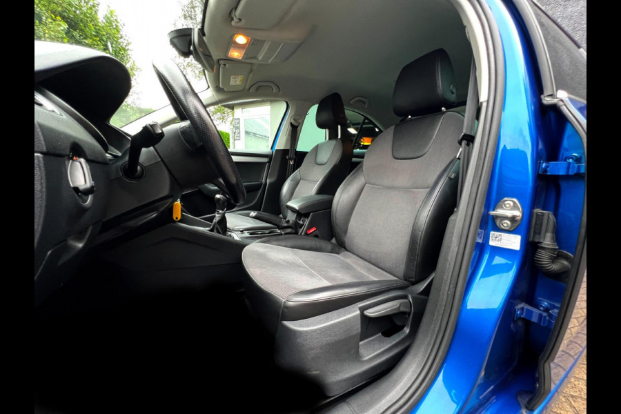Škoda Octavia 1.0 TSI Greentech Ambition Business Carplay_Cruise_Navi_ACC