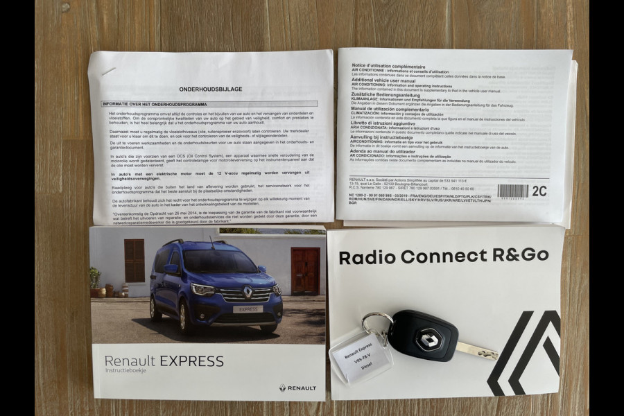 Renault Express 1.5 dCi 75 Comfort // Airco - Cruise control - Park.S-A - Radio/CD/MP3 - USB/AUX - MF-L.Stuurwiel - Tel.Voorb. + BLT - CD+AB - Ramen E-VZ - Spiegels E-V+V - HSA - B.Assist - Zijwand Bet. - Laadvloer - Tussenschot V - Zijschuifd. R