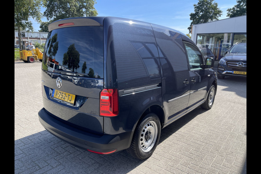 Volkswagen Caddy 2.0 TDI L1H1 BMT Trendline / rijklaar € 11.950 ex btw / lease vanaf € 236 / airco / cruise / donker blauw metallic / electrische laadruimte ventilatie !