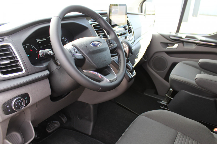 Ford Transit Custom 300 2.0-170pk TDCI L2H1 Limited dubbele cabine. AUTOMAAT ! Airco, stoel-, spiegels en voorraam verwarming, schuifdeur li.+ re., navigatie, telefoonvoorb., camera, parkeersensoren, metallic lak, LM wielen, armleuningen etc.
