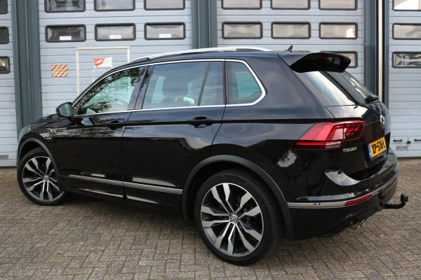 Volkswagen Tiguan 1.5 TSI ACT Highline Business R Xenon Led Dyna audio Panodak Virtual display T-haak Bj:2019