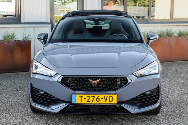 CUPRA Leon 1.4 e-Hybrid VZ Copper Edition 245pk DSG! 1e|Panoramadak|Virtual Cockpit|LED Matrix|Kuipstoelen elektrisch|NAVI|Camera