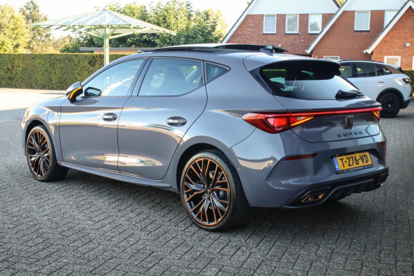 CUPRA Leon 1.4 e-Hybrid VZ Copper Edition 245pk DSG! 1e|Panoramadak|Virtual Cockpit|LED Matrix|Kuipstoelen elektrisch|NAVI|Camera