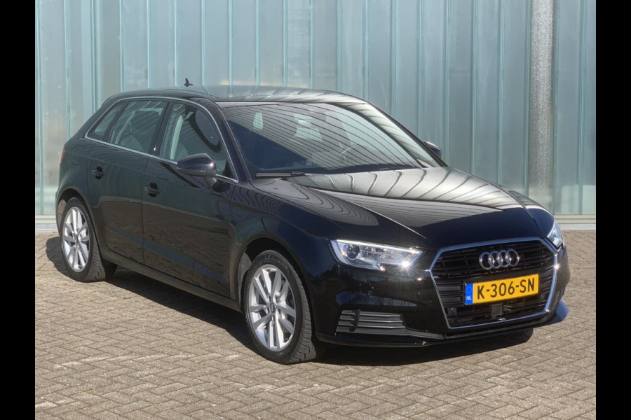 Audi A3 Sportback 1.5 TFSI 150 pk automaat Panorama schuifdak/ lederen bekleding/ achteruitrijcamera