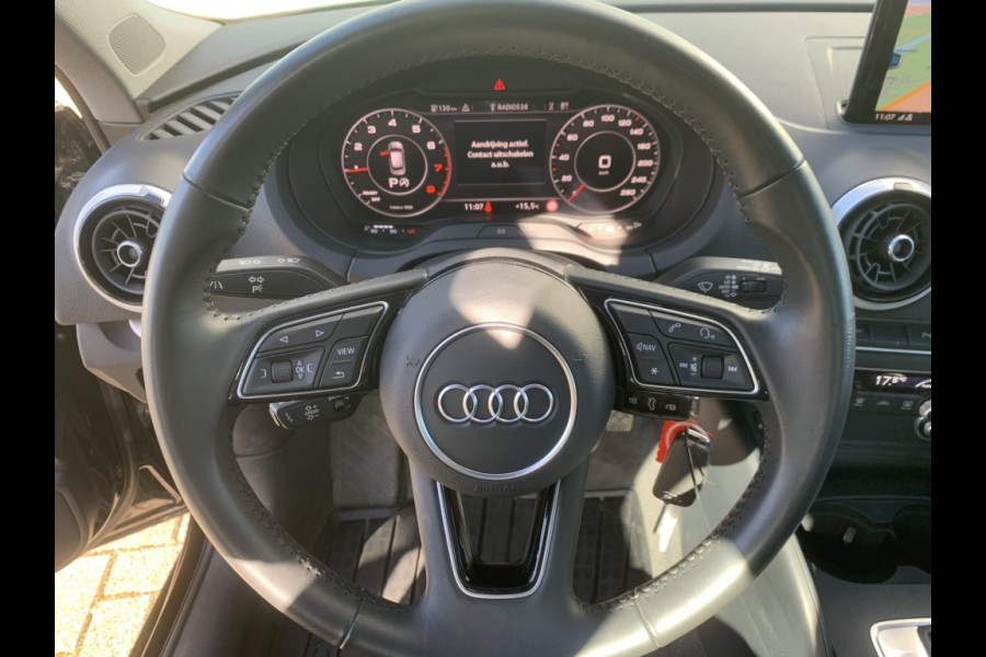 Audi A3 Sportback 1.5 TFSI 150 pk automaat Panorama schuifdak/ lederen bekleding/ achteruitrijcamera