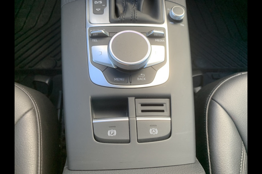 Audi A3 Sportback 1.5 TFSI 150 pk automaat Panorama schuifdak/ lederen bekleding/ achteruitrijcamera