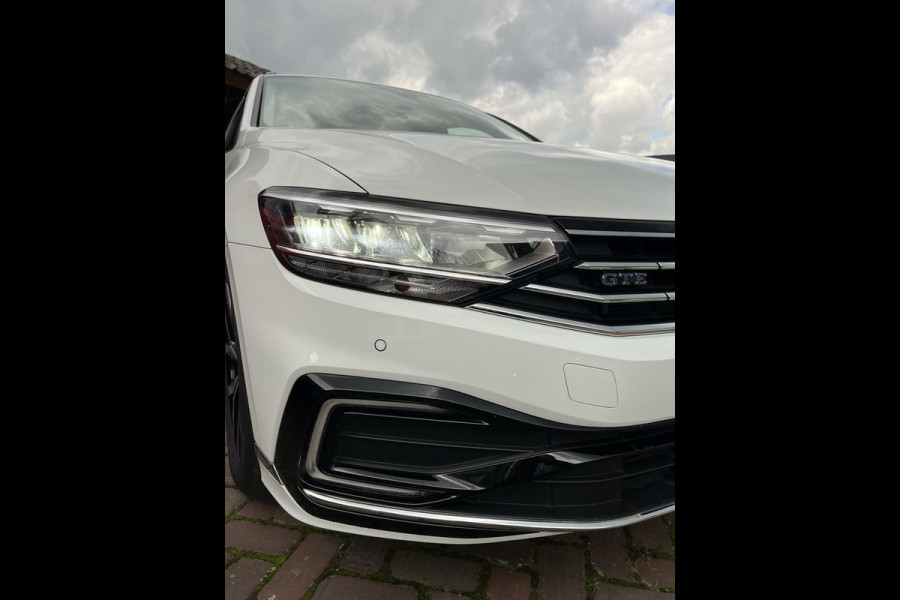 Volkswagen Passat Variant 1.4 TSI PHEV GTE Business Navi Clima LED 360 Camera PDC