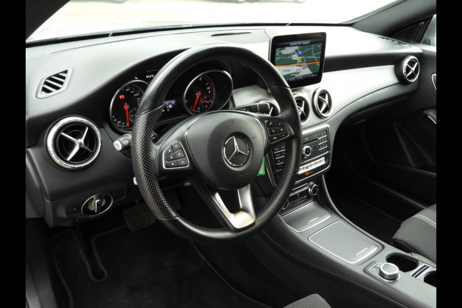 Mercedes-Benz CLA-Klasse Shooting Brake CLA180 Aut. Business Solution NAVI/CAMERA/LED/PDC/18"LMV!