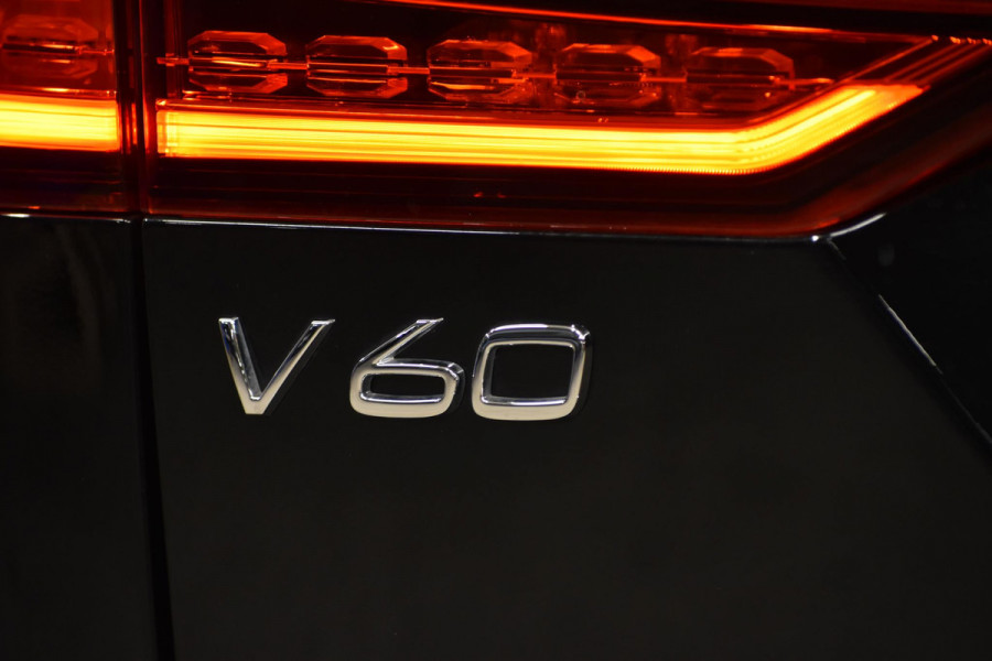 Volvo V60 T6 340PK Automaat Recharge AWD Inscription Blis / Semi elektrisch wegklapbare trekhaak / Leren bekleding / DAB+ / Volvo On-Call