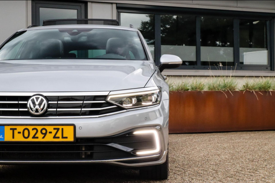 Volkswagen Passat Variant 1.4 TSI PHEV GTE Business 218pk DSG 1e|DLR|Panoramadak|Virtual Cockpit|LED|Lederen sportstoelen|NAVI|ACC