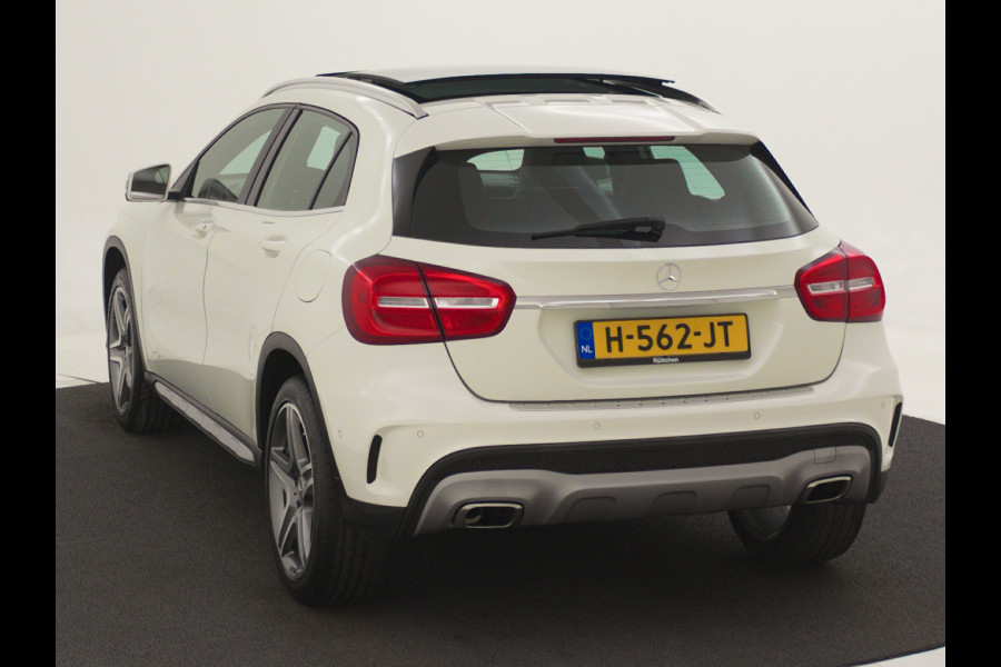 Mercedes-Benz GLA-Klasse 200 AMG Panorama-Schuifdak | Navigatie | Bi-Xenon-koplampen | (19 inch) | Airconditioning AMG LM-velgen | (19 inch) AMG LM-velgen. | Nu tijdelijk te financiëren tegen 3,90% rente (actie loopt t/m 15-5-2020)