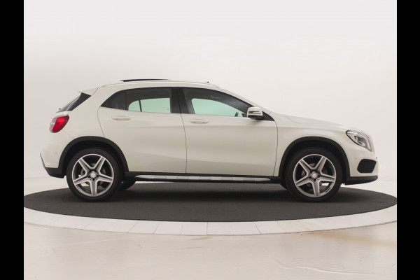 Mercedes-Benz GLA-Klasse 200 AMG Panorama-Schuifdak | Navigatie | Bi-Xenon-koplampen | (19 inch) | Airconditioning AMG LM-velgen | (19 inch) AMG LM-velgen. | Nu tijdelijk te financiëren tegen 3,90% rente (actie loopt t/m 15-5-2020)