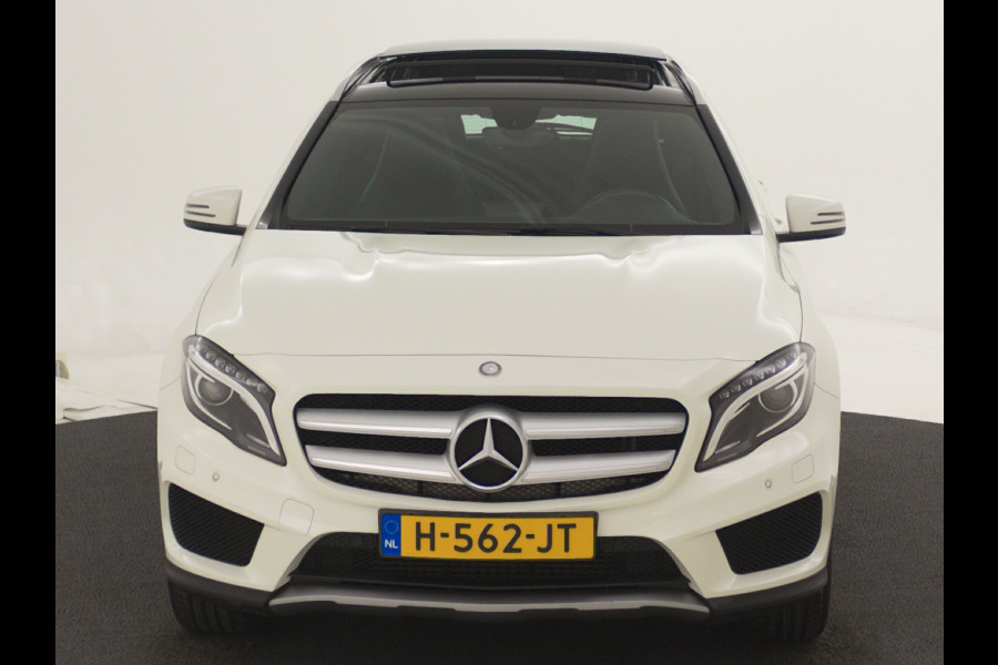 Mercedes-Benz GLA-Klasse 200 AMG Panorama-Schuifdak | Navigatie | Bi-Xenon-koplampen | (19 inch) | Airconditioning AMG LM-velgen | (19 inch) AMG LM-velgen. | Nu tijdelijk te financiëren tegen 3,90% rente (actie loopt t/m 15-5-2020)