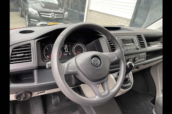 Volkswagen Transporter 2.0 TDI 102pk L1H1 Comfortline / vaste prijs rijklaar € 17.950 ex btw / lease vanaf € 348 / airco / cruise control / trekhaak 2200 kg / 18 Inch lichtmetalen velgen met nieuwe 4-seizoenen Vredestein banden !