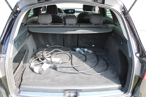 Mercedes-Benz GLC 300e 4MATIC 235kw/320 PK | Plug-in | Adap. Cruise | Rondom camera | 18" LM | Parkeerpakket |