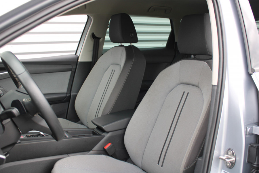 Seat Leon Sportstourer 1.5 eTSI DSG 150pk Style Business Intense | 16" LM | Stuurverwarming | Navi | Cruise | Parkeerassistent |