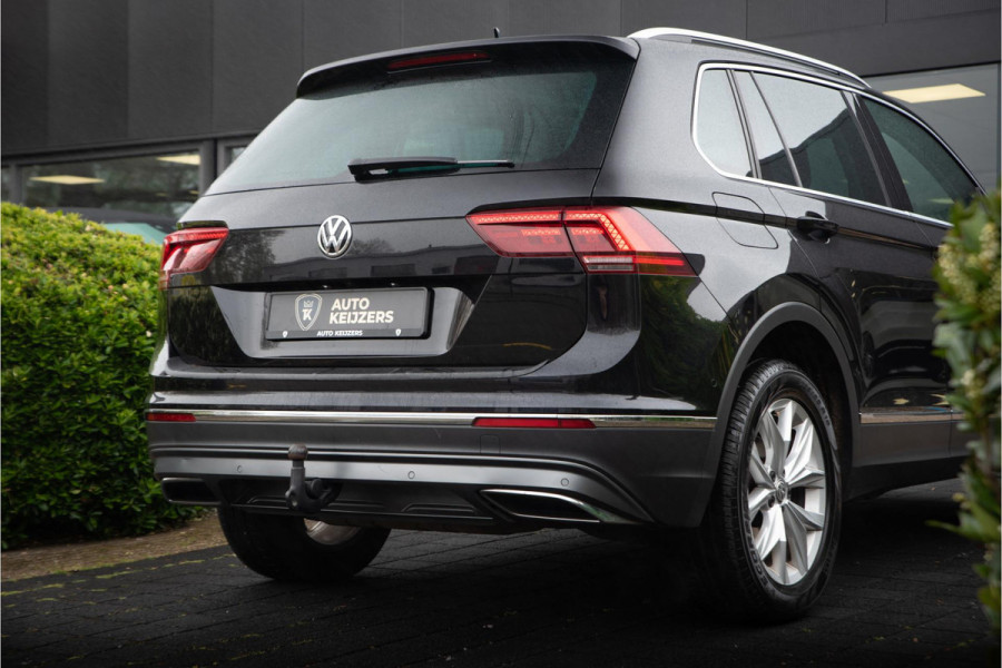 Volkswagen Tiguan 2.0 TSI 4Motion Highline Panodak Adapt. Cruise Virtual Dash HUD Trekhaak 18''LM