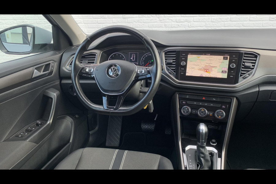 Volkswagen T-Roc 1.5 TSI Sport DSG Trekhaak Navigatie Clima Adaptive cruise Carplay