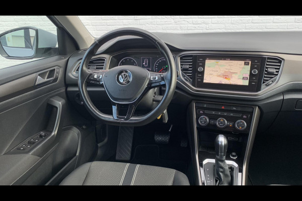 Volkswagen T-Roc 1.5 TSI Sport DSG Trekhaak Navigatie Clima Adaptive cruise Carplay
